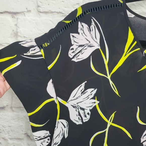 Halogen Women's Black Neon Yellow/White Floral Short Sleeve Ruffle Hem Top Sz M - Picture 5 of 13